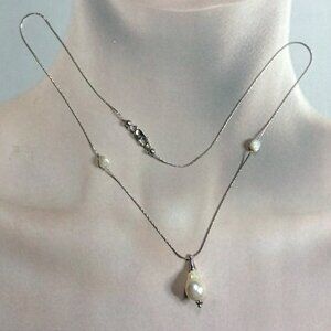 Sterling Silver Chain with Ming Pearl and Natural Pearl Pendant